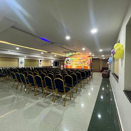 Varada Nagavali Hotel Srikakulam Bagian luar foto