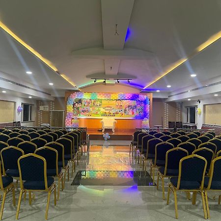 Varada Nagavali Hotel Srikakulam Bagian luar foto