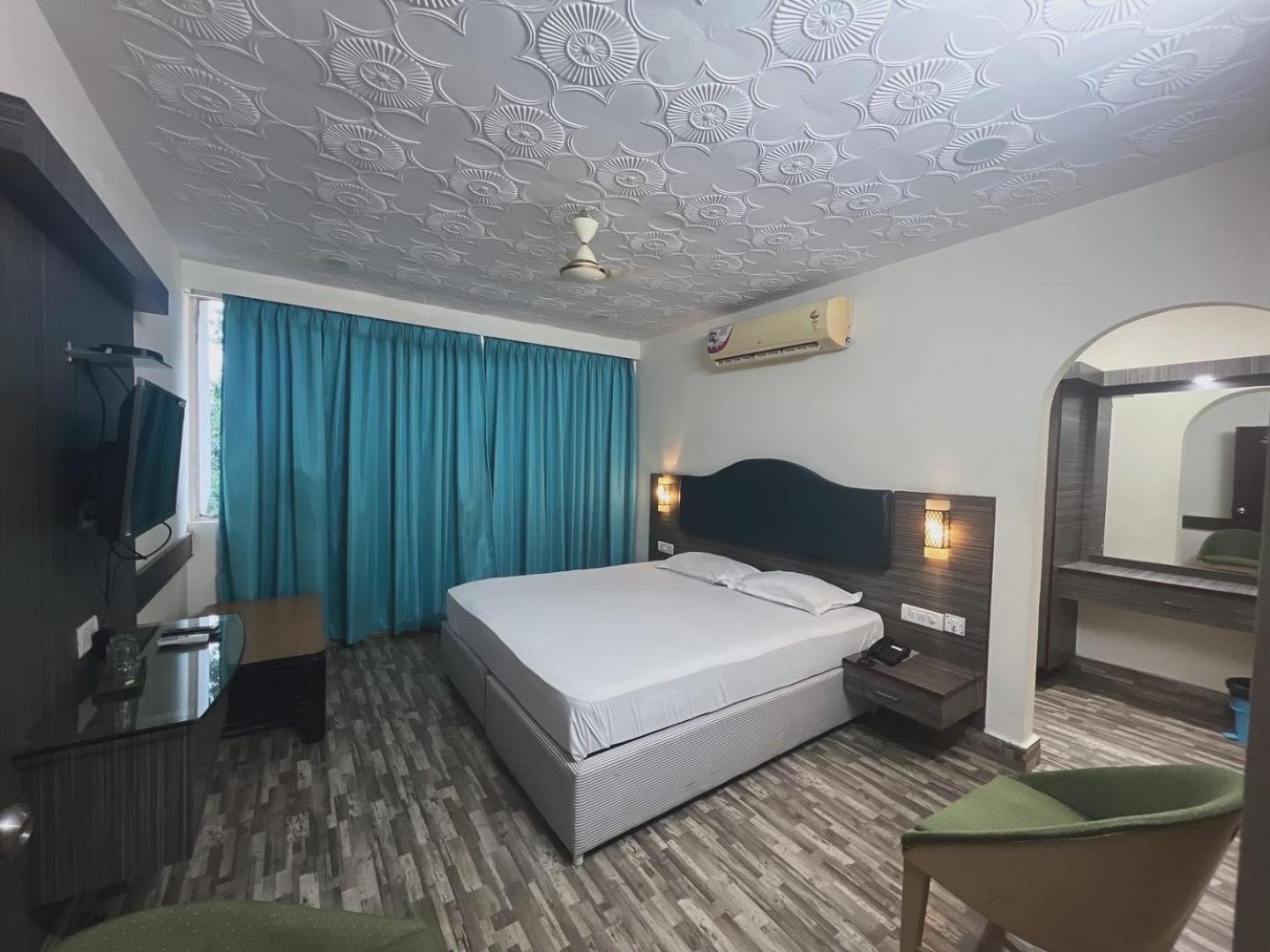 Varada Nagavali Hotel Srikakulam Bagian luar foto