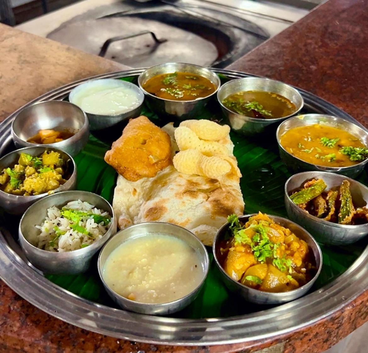Varada Nagavali Hotel Srikakulam Bagian luar foto