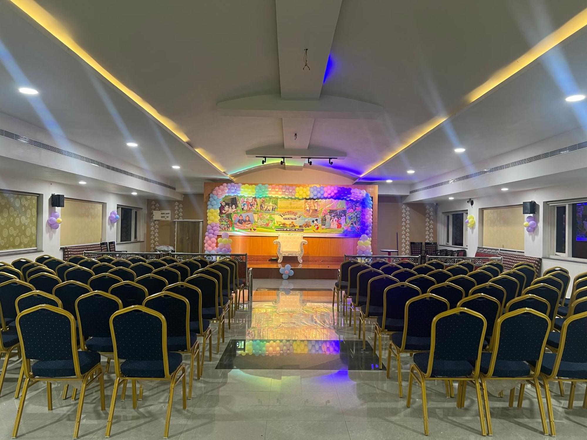 Varada Nagavali Hotel Srikakulam Bagian luar foto