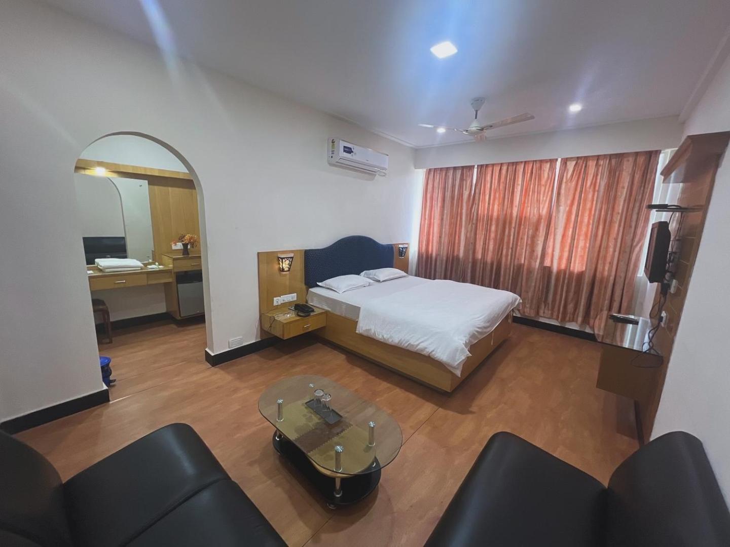 Varada Nagavali Hotel Srikakulam Bagian luar foto