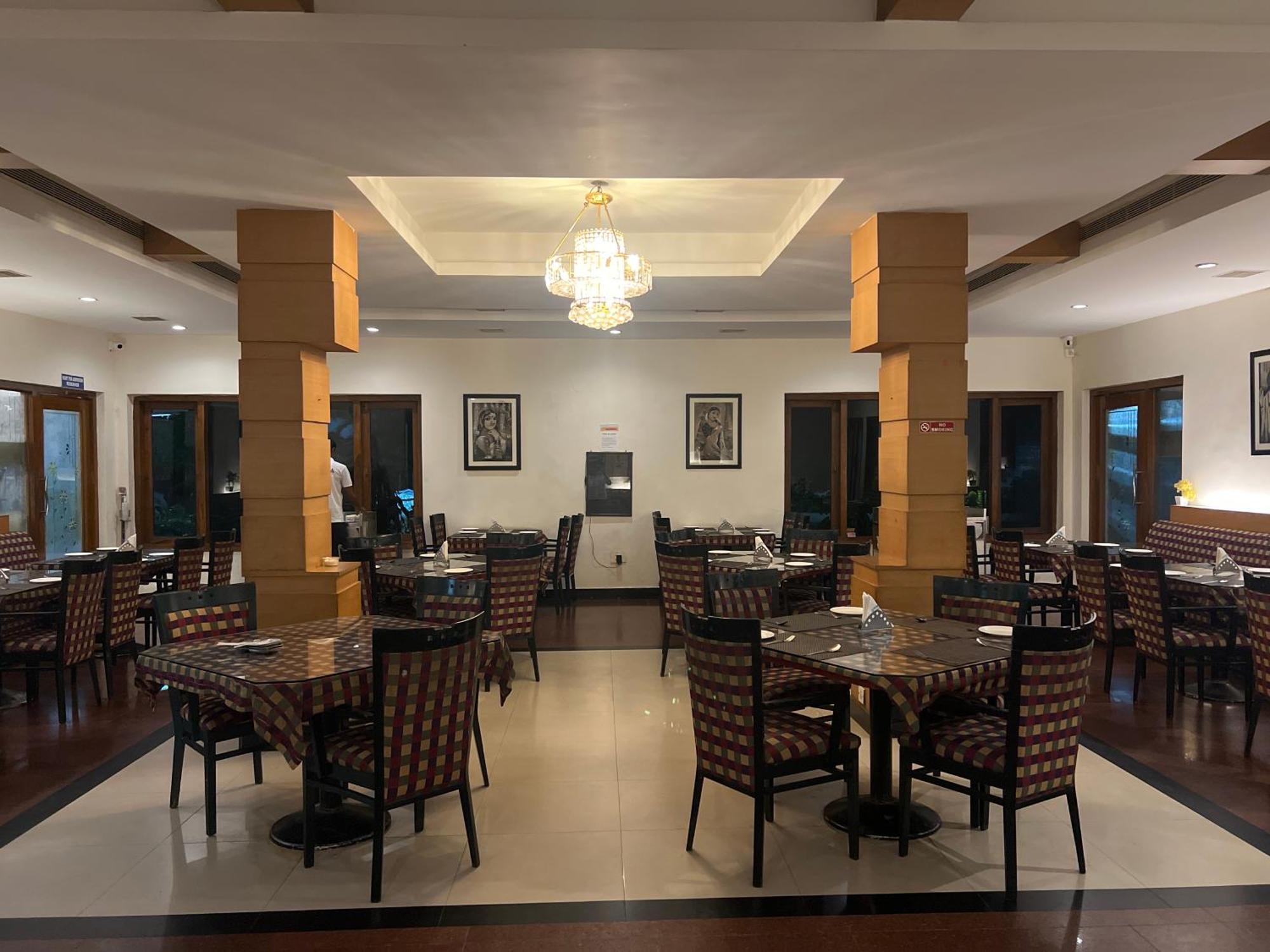Varada Nagavali Hotel Srikakulam Bagian luar foto