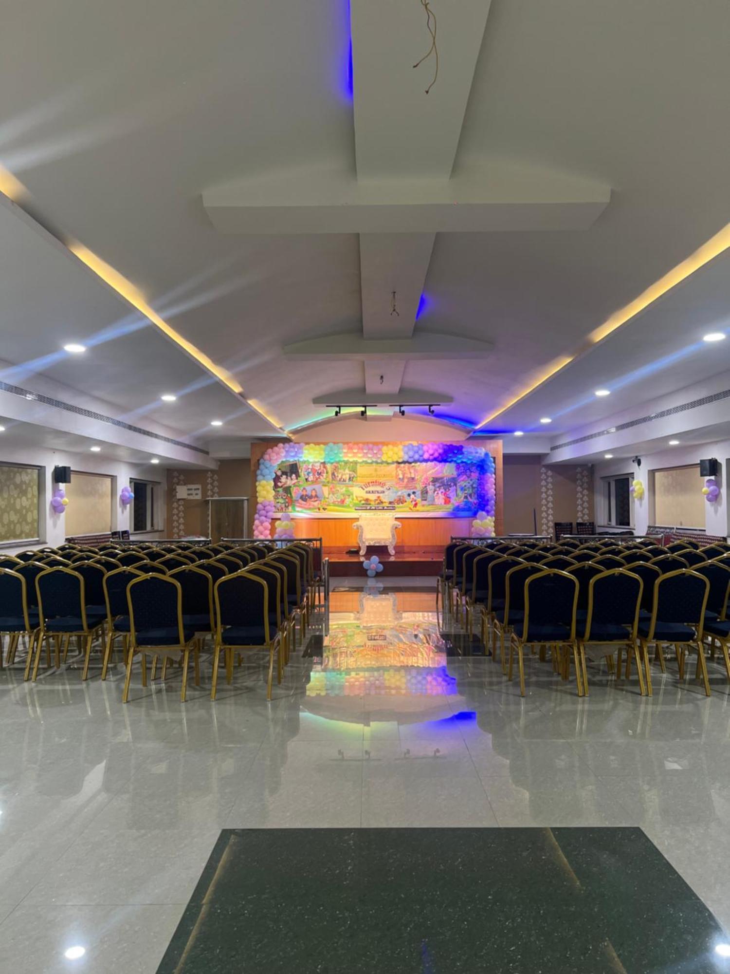 Varada Nagavali Hotel Srikakulam Bagian luar foto
