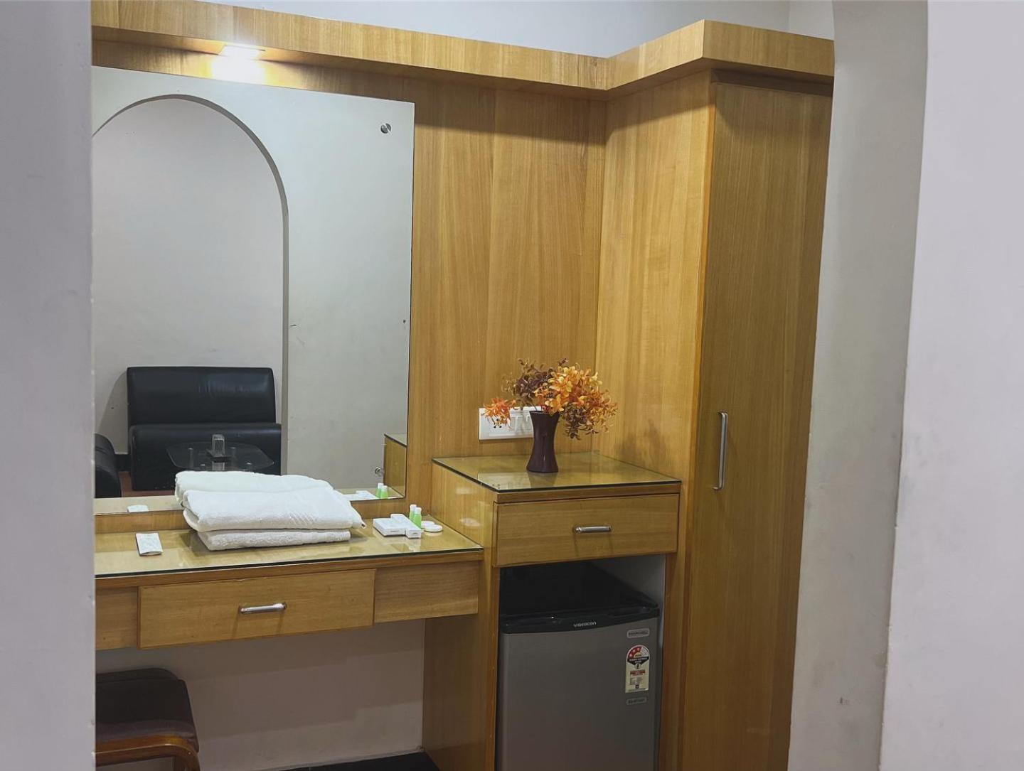 Varada Nagavali Hotel Srikakulam Bagian luar foto