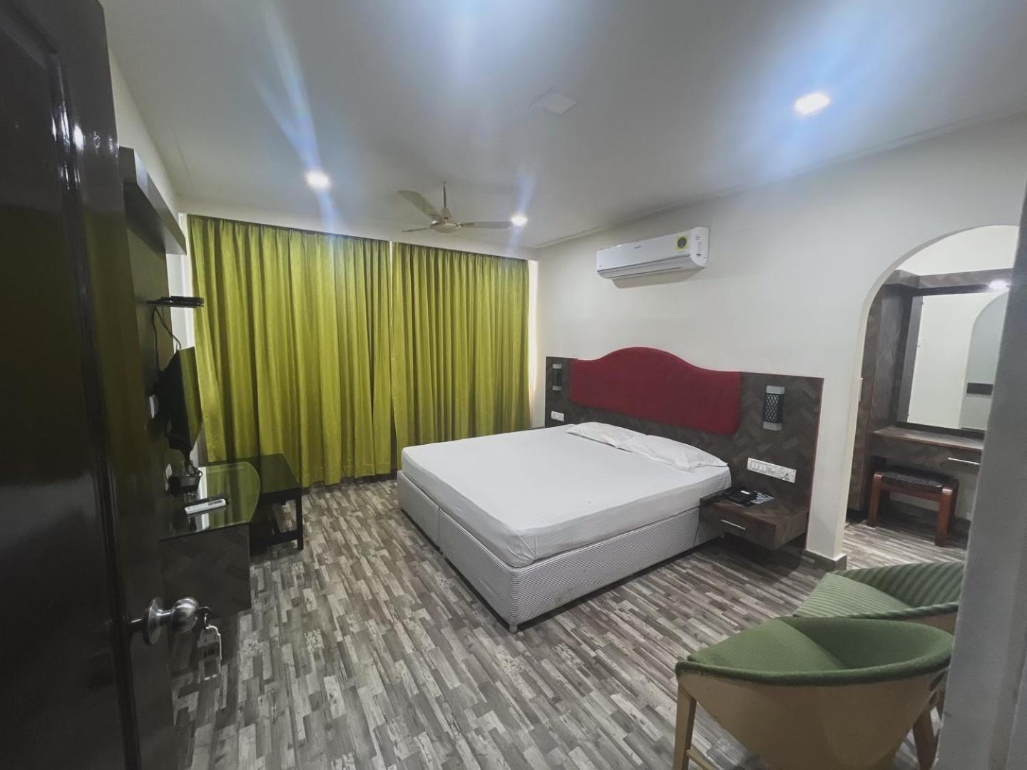 Varada Nagavali Hotel Srikakulam Bagian luar foto