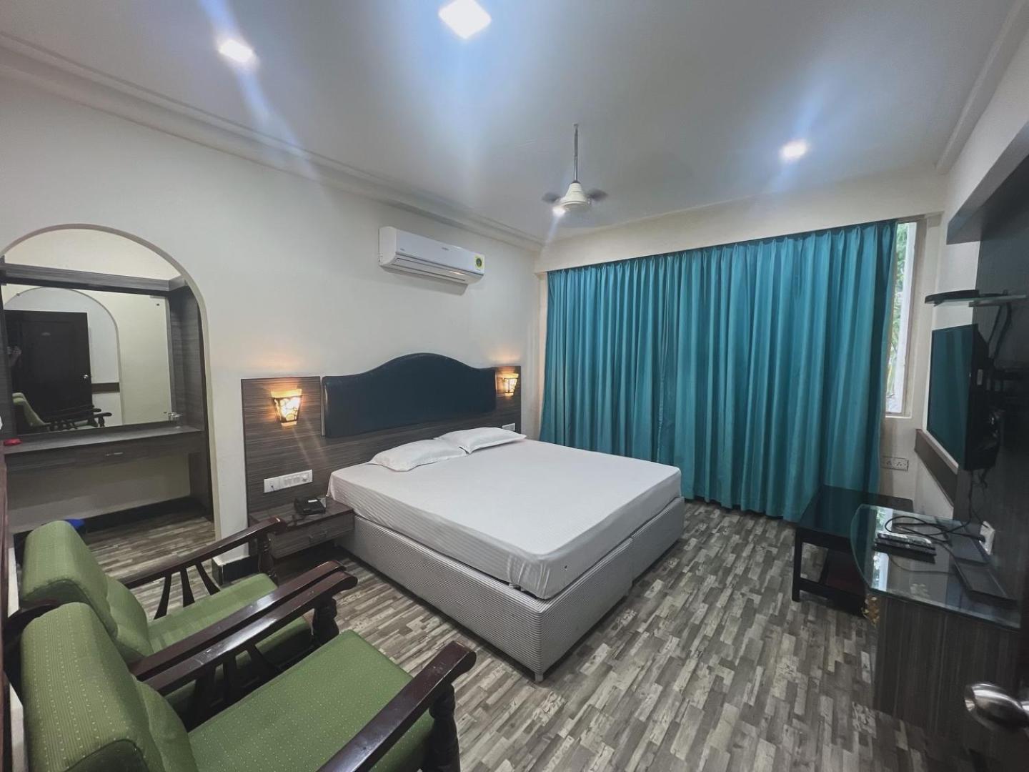 Varada Nagavali Hotel Srikakulam Bagian luar foto