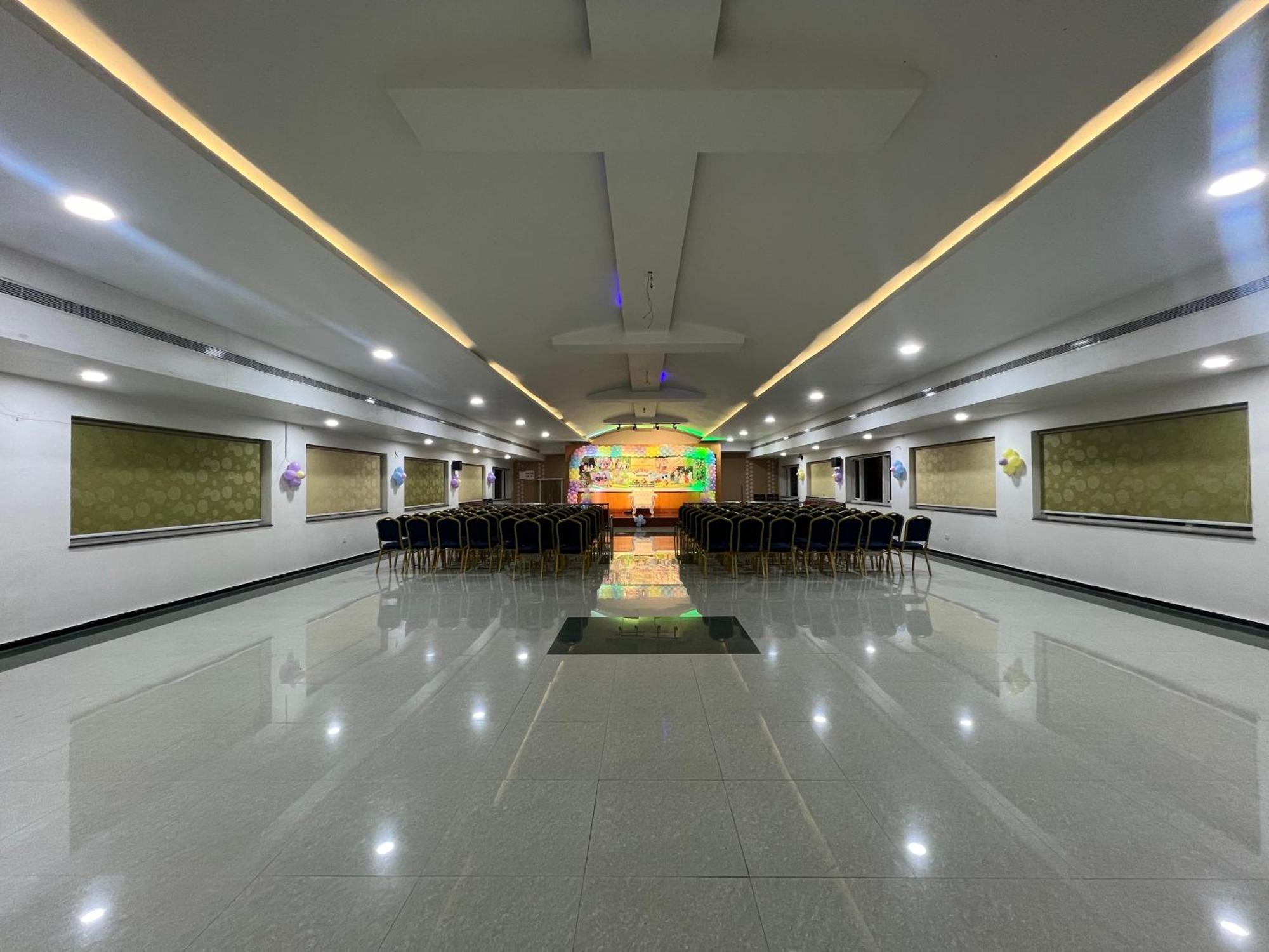 Varada Nagavali Hotel Srikakulam Bagian luar foto
