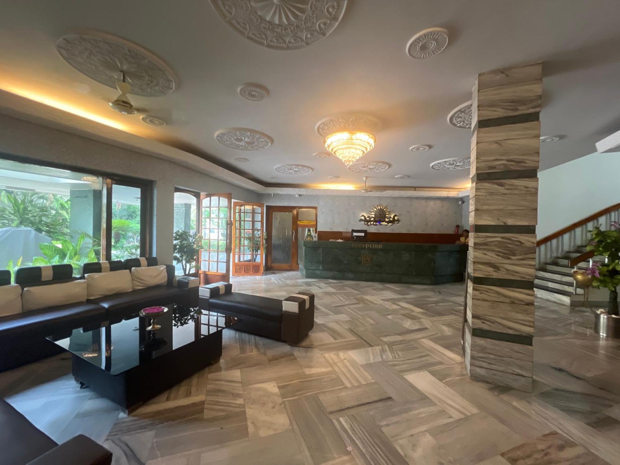 Varada Nagavali Hotel Srikakulam Bagian luar foto